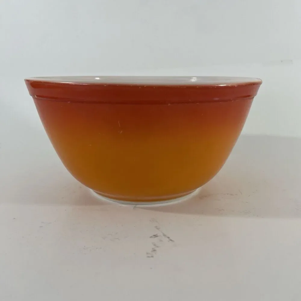 Pyrex Mixing Bowl, Orange Red Ombre Flameglo #402 2-1/2 Qt, Made in USA, NICE!